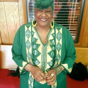 Meet your Posher, Lois